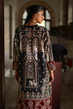 Load image into Gallery viewer, Royal Black &amp; Gold Zardozi Jacket
