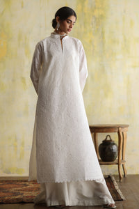 Karigars Essentials Aafrinish By Niazi White Jaal Chikankari Mukesh Kurta Ersa Batool Rizwan Haq Hand Embroidered 