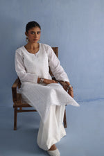 Load image into Gallery viewer, White Chikankari &amp; Cutwork Kurta
