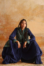 Load image into Gallery viewer, Navy Blue &amp; Aqua Green Kantha Jacket
