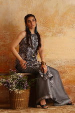 Load image into Gallery viewer, Grey &amp; White Floral Kantha Shirt &amp; Izaar
