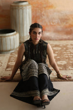 Load image into Gallery viewer, Black &amp; Beige Kantha Shirt &amp; Palazzo
