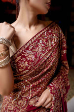 Load image into Gallery viewer, Maroon &amp; Gold Pita Tila Saree
