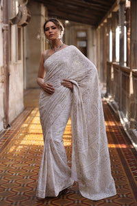 Aafrinish By Niazi Fahmeen Ansari Rizwan Ul Haq Green White and Gold Saree Sari Intricate micro sequins beagle beads zari Old Haveli Pakistan