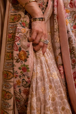 Load image into Gallery viewer, Tea Pink Kashidakari Saree
