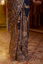 Load image into Gallery viewer, Navy Blue &amp; Gold Pita Tila Saree

