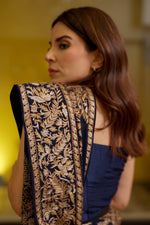 Load image into Gallery viewer, Navy Blue &amp; Gold Pita Tila Saree
