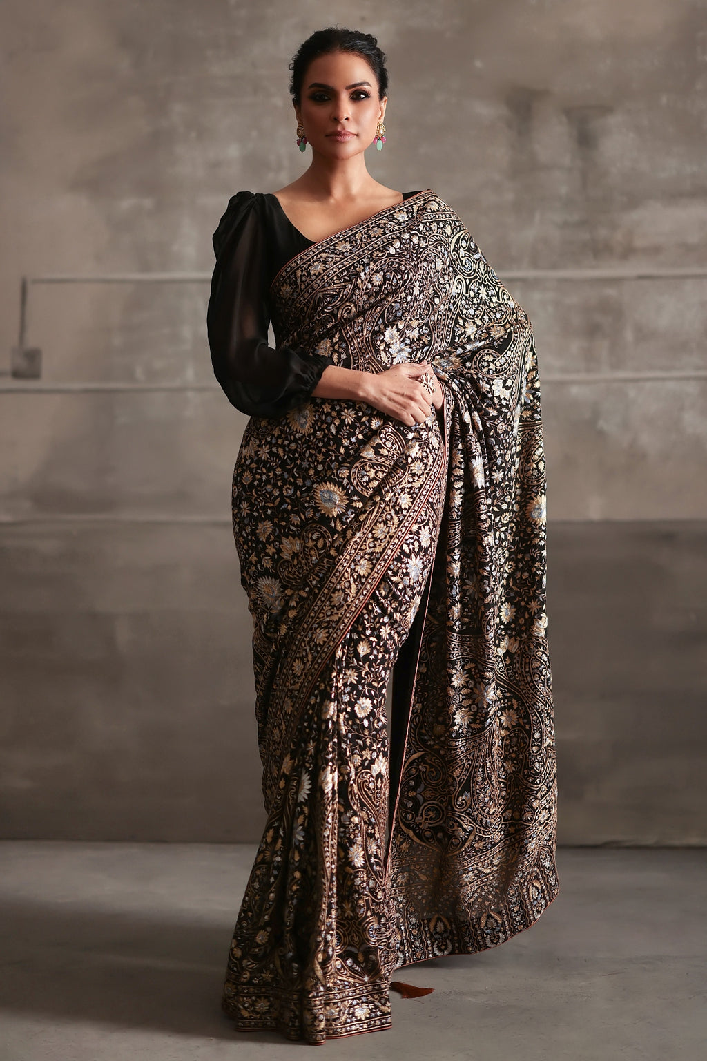 Aafrinish By Niazi Fouzia Aman Rizwan Ul Haq Black and Gold Pita Tila Kashidakari Saree Pakistan Fashion