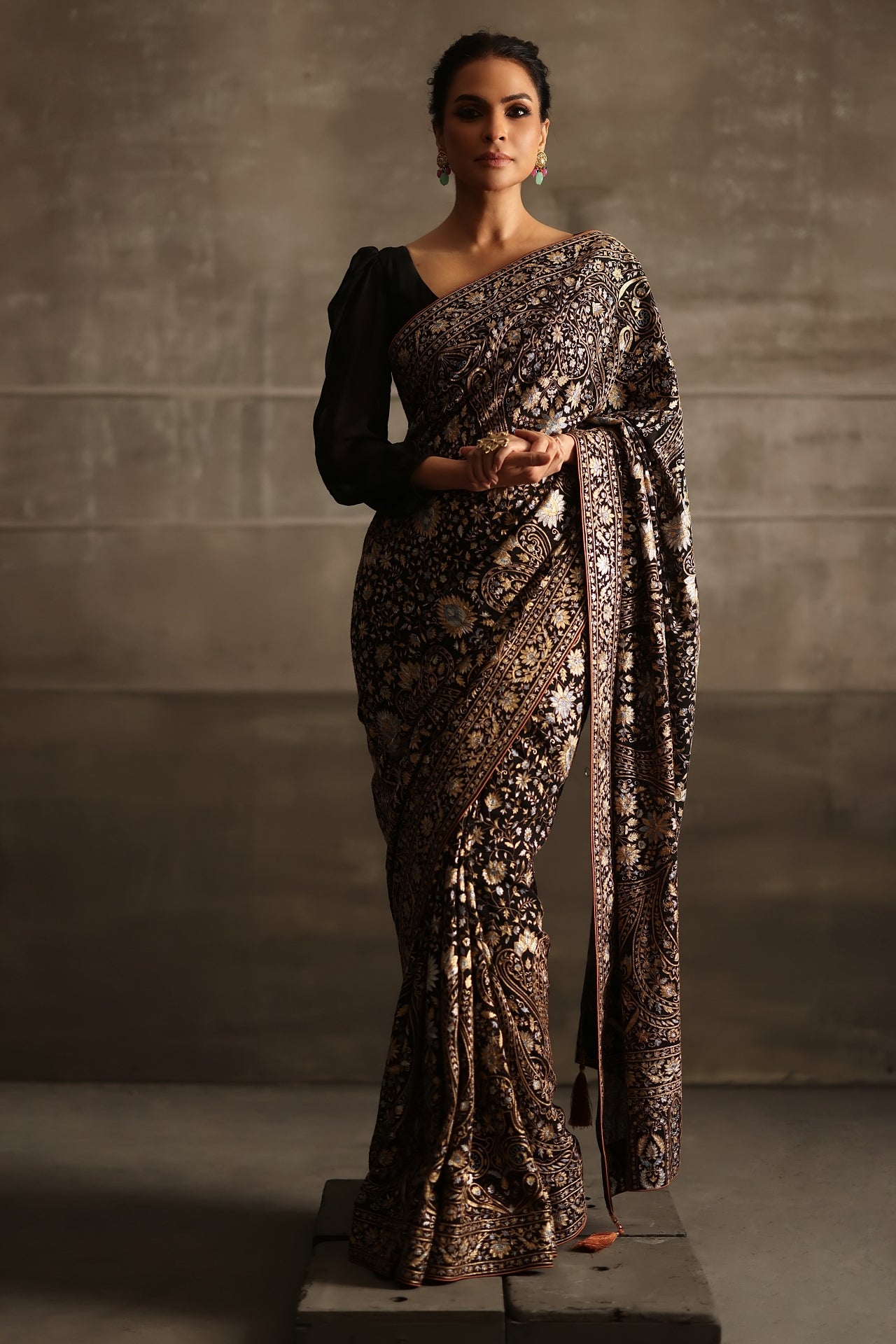 Aafrinish By Niazi Fouzia Aman Rizwan Ul Haq Black and Gold Pita Tila Kashidakari Saree Pakistan Fashion