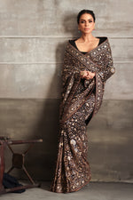 Load image into Gallery viewer, Aafrinish By Niazi Fouzia Aman Rizwan Ul Haq Black and Gold Pita Tila Kashidakari Saree Pakistan Fashion

