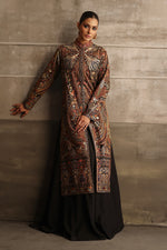 Load image into Gallery viewer, Aafrinish By Niazi Rabita Ali Rizwan Ul Haq Black Pita Tilla jacket adorned with intricate Kashida embroidery in hues of dull gold and silver zari Pakistan Fashion
