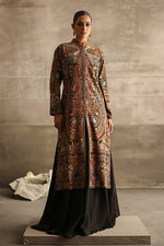 Load image into Gallery viewer, Aafrinish By Niazi Rabita Ali Rizwan Ul Haq Black Pita Tilla jacket adorned with intricate Kashida embroidery in hues of dull gold and silver zari Pakistan Fashion
