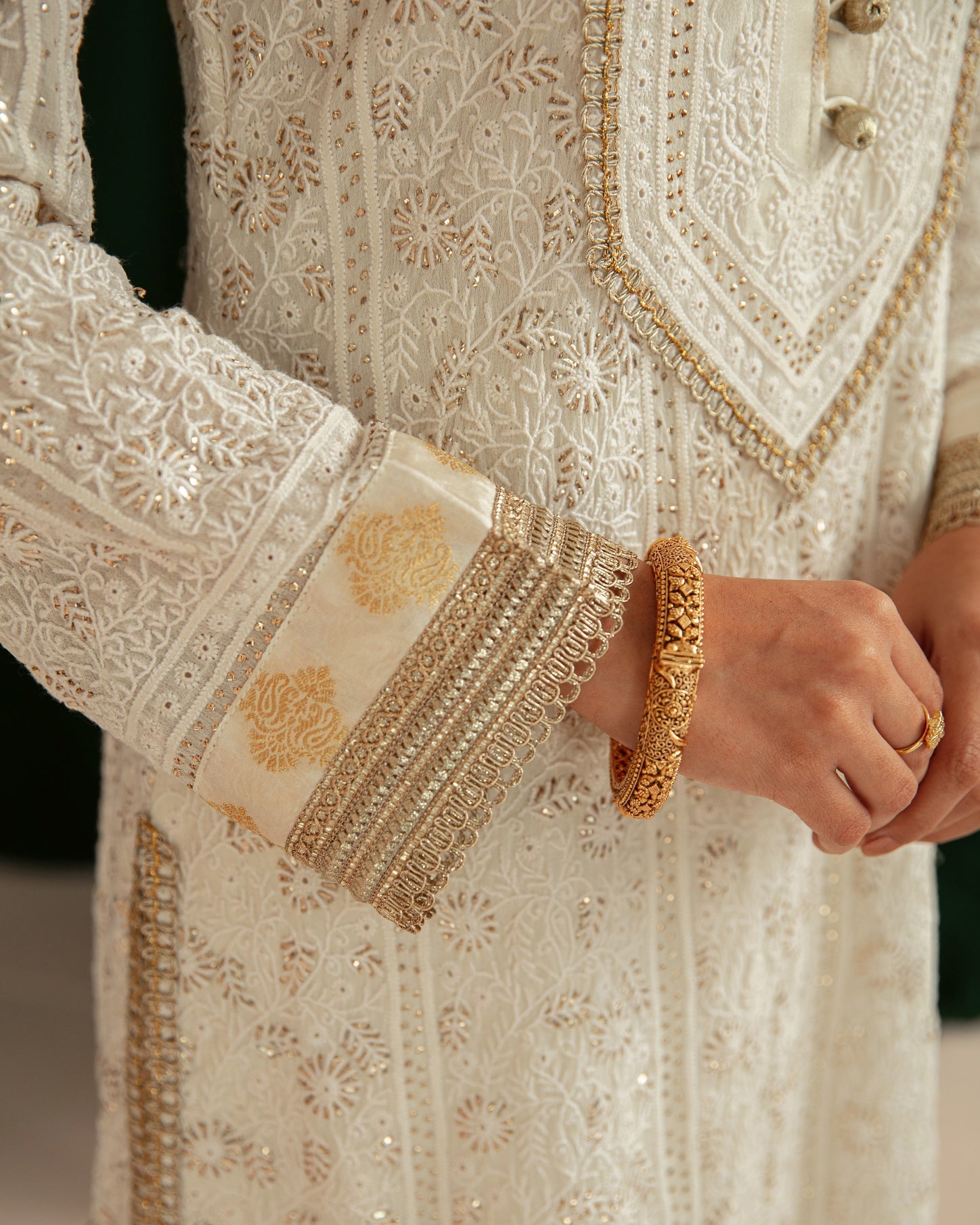 Aafrinish By Niazi Zara Peerzada Noor Jehan Se Noor  1990s Chikankari Single Taar Kurta & Izaar Green  Background Asad Bin Javed Vintage Pakistan Fashion 