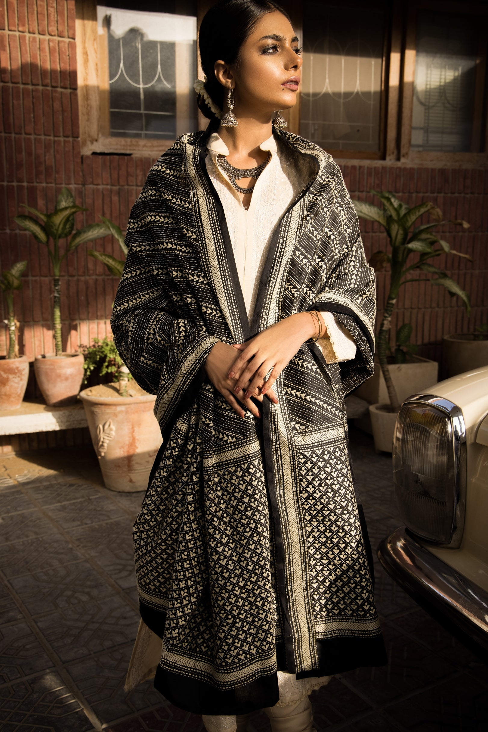 Aafrinish Zooni Sheikh Zooni-Sheikh Embroidery Pakistan Fashion Aafrinish chikankari kurta natural tussar silk kurta hand embroidery black-white kantha dupatta duppata fashion Mercedes-Benz 1970 Aafrinish-by-Niazi