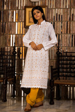 Load image into Gallery viewer, Aafrinish By Niazi Zooni Sheikh White Chikankari Kurta Hand Embroidery Vintage
