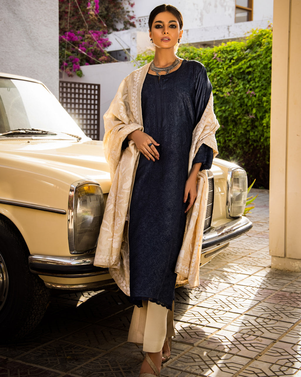 Aafrinish Zooni Sheikh Zooni-Sheikh Embroidery Pakistan Fashion Aafrinish chikankari kurta Midnight Blue tussar silk kurta hand embroidery offwhite-white kantha dupatta duppata fashion Mercedes-Benz 1970 Aafrinish-by-Niazi