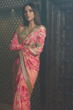 Load image into Gallery viewer, Aafrinish By Niazi Fouzia Aman Pink hand embroidered Kashida Kari Saree Old Havelli 
