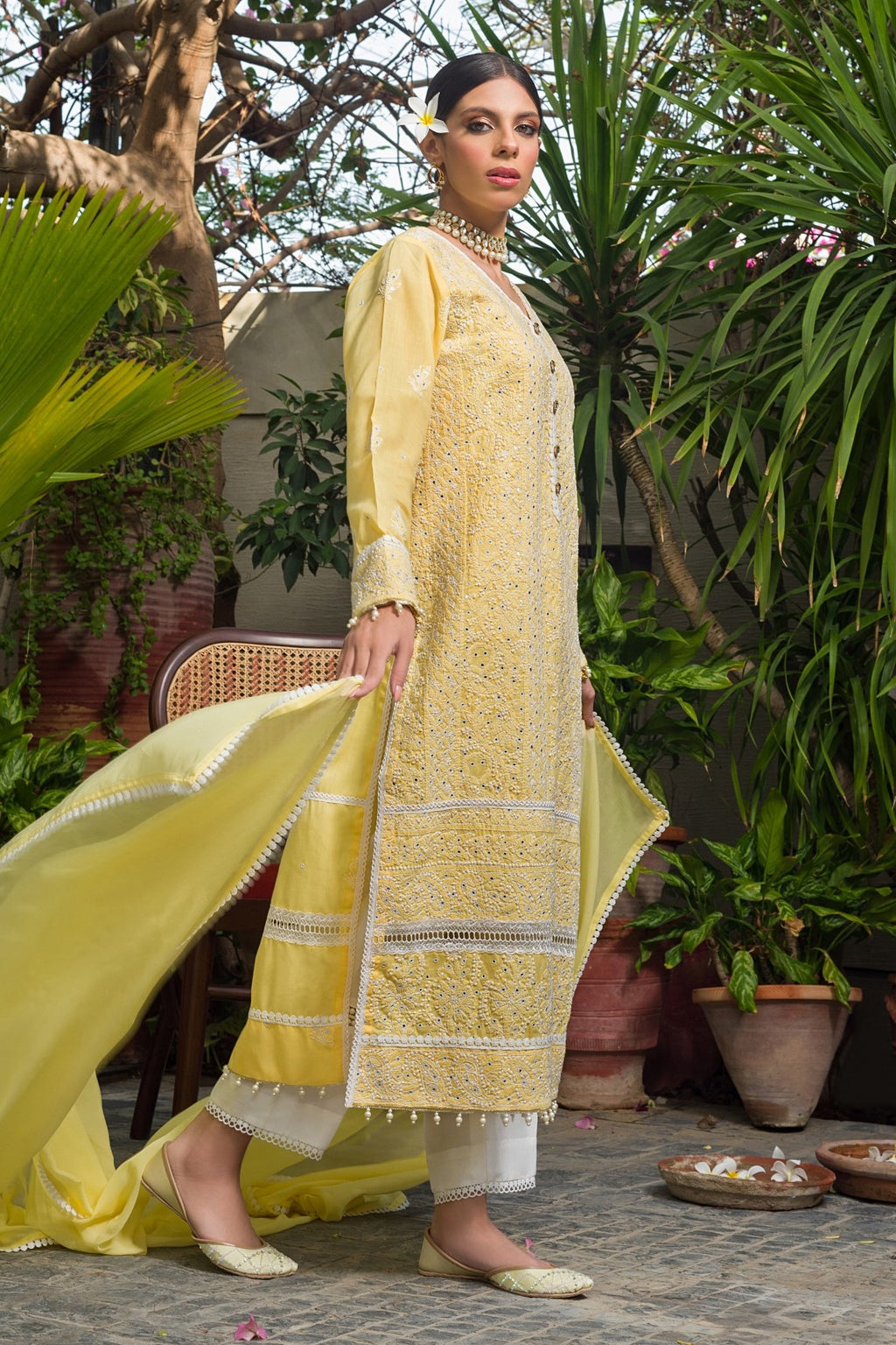 Aafrinish by Niazi Amal Abedi Yellow Chikankari Kurta Nadir Toosy