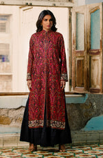 Load image into Gallery viewer, aafrinish Aamna Ilyas Pakistan model black and pink floral jacket black dress old ruin
