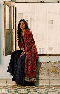 aafrinish Aamna Ilyas Pakistan model black and pink floral jacket black dress old ruin